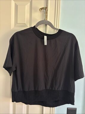 Athleta Black Short Sleeve Cropped Tee